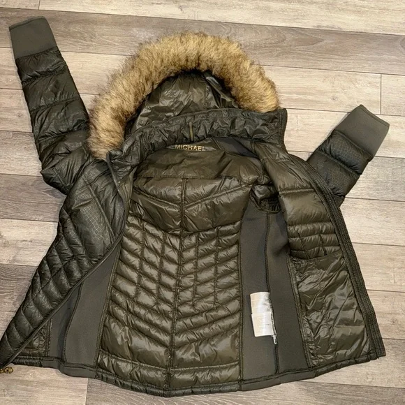 Michael Kors Women's packable Puffer Jacket with Fur Trim - Picture 6 of 12